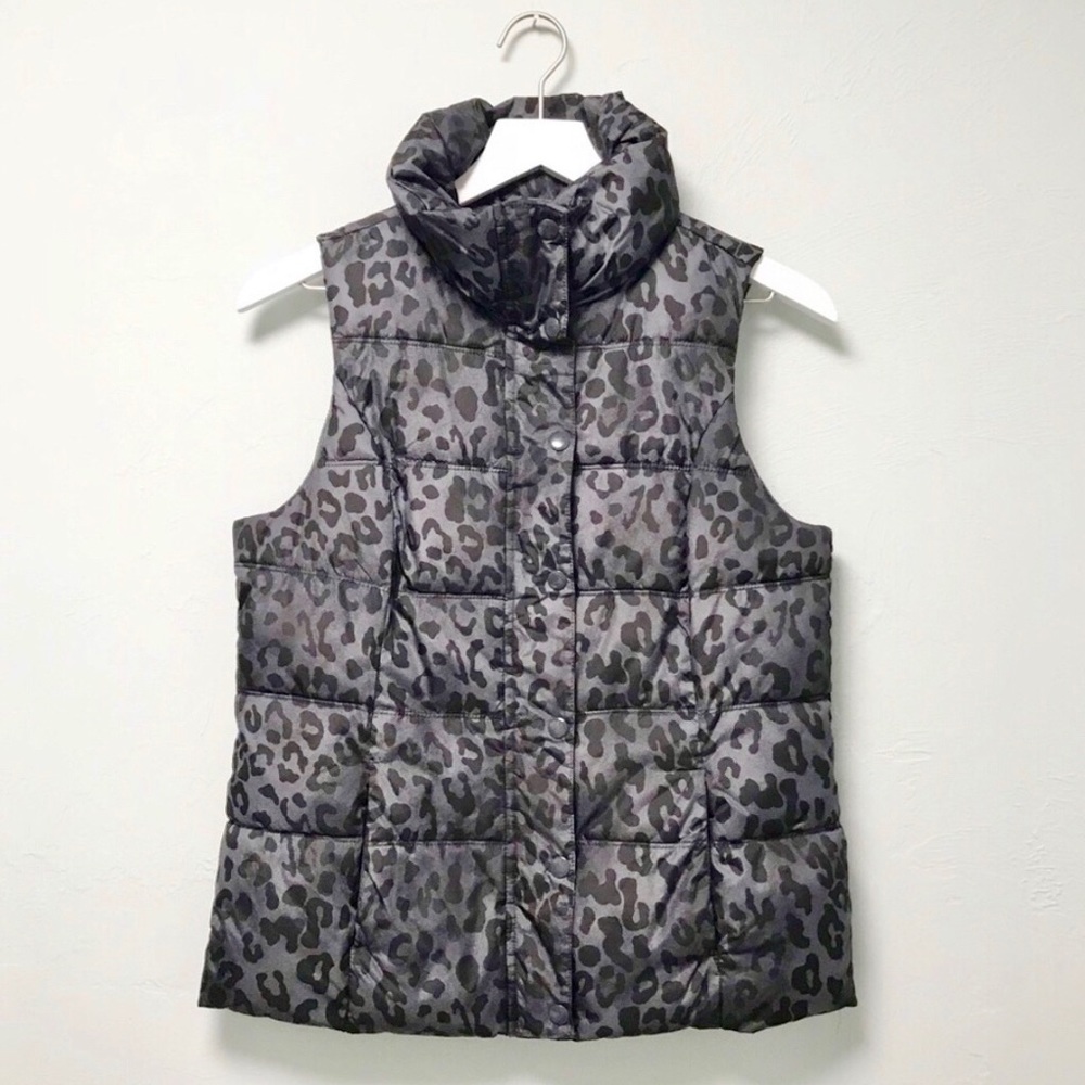 OLD NAVY Easy Puffer Vest in Gray Leopard